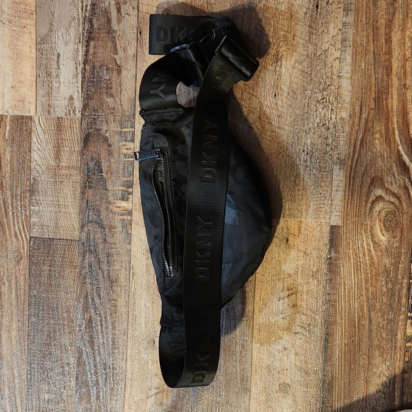 Dkny fanny pack - Picture 2 of 3